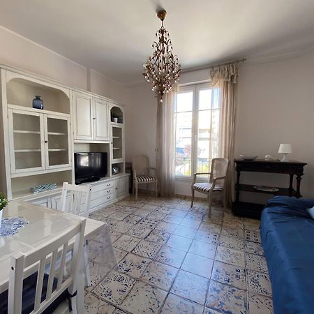 Beautiful Renovated Apartment ,Next To The Beach ! Air-C, Free Parking! Nizza Kültér fotó